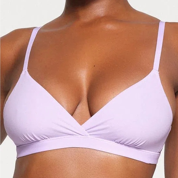 Skims fits everybody crossover bralette in Lily - Picture 2 of 7